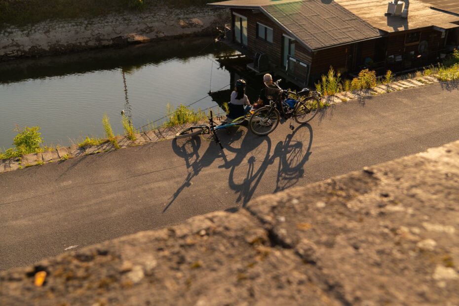 cyclists sitting on lakeshore in dusseldorf germany