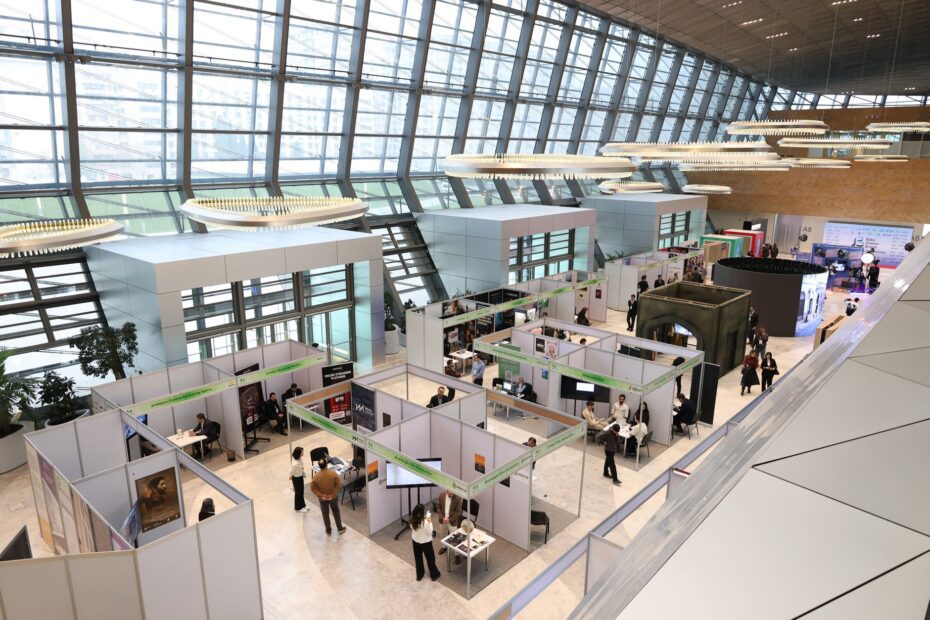 modern trade show exhibition with busy attendees